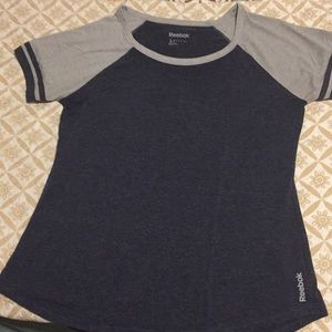 Reebok top size large